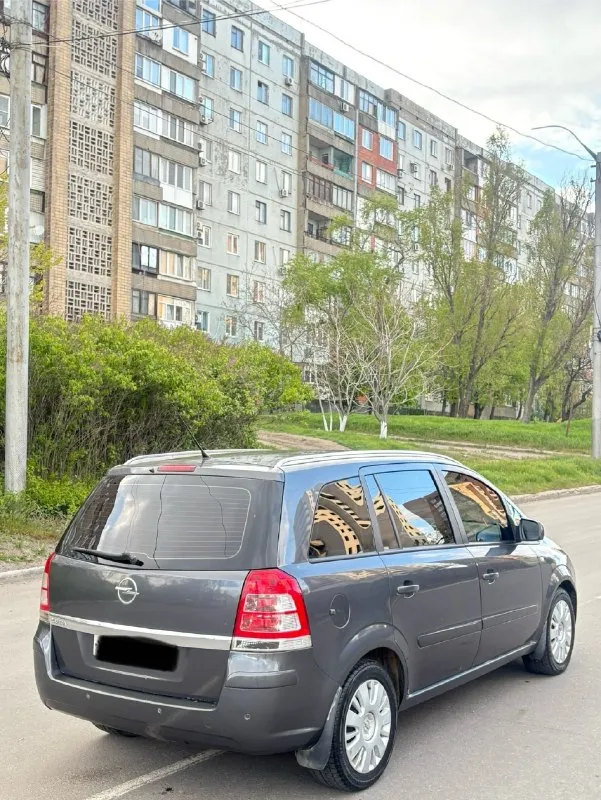 Продаю opel зафира opel zafira 2013 года рестайлинг 7_ми местная мотор 1.8 коробка автомат as in классический не робот не путайте пожалуйста в хорошем состоянии мотор масло не ест не дымит не троит коробка работает идеально есть спорт режим и зимний режим документы кристально чистые автотека зеленая без запретов залогов и штрафов цена 770.000 тысяч рублей торг реальному покупателю +79496073269 telegram +79496440125 telegram +79495388270 telegram. 📞 звоните: +7(949)6073269 - фотография - 4