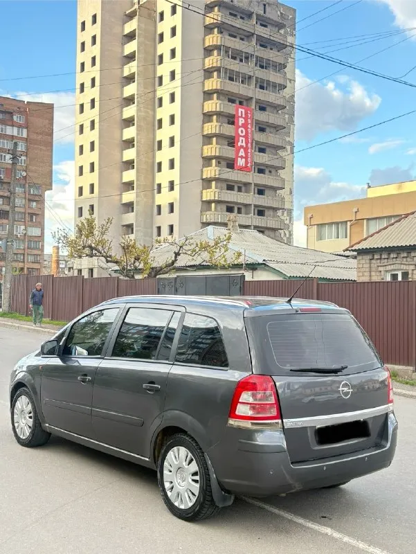 Продаю opel зафира opel zafira 2013 года рестайлинг 7_ми местная мотор 1.8 коробка автомат as in классический не робот не путайте пожалуйста в хорошем состоянии мотор масло не ест не дымит не троит коробка работает идеально есть спорт режим и зимний режим документы кристально чистые автотека зеленая без запретов залогов и штрафов цена 770.000 тысяч рублей торг реальному покупателю +79496073269 telegram +79496440125 telegram +79495388270 telegram. 📞 звоните: +7(949)6073269 - фотография - 5