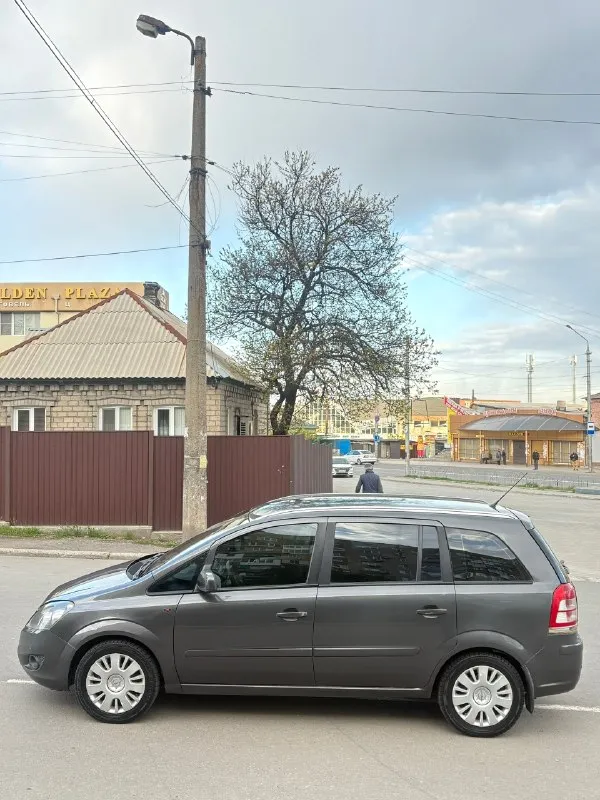 Продаю opel зафира opel zafira 2013 года рестайлинг 7_ми местная мотор 1.8 коробка автомат as in классический не робот не путайте пожалуйста в хорошем состоянии мотор масло не ест не дымит не троит коробка работает идеально есть спорт режим и зимний режим документы кристально чистые автотека зеленая без запретов залогов и штрафов цена 770.000 тысяч рублей торг реальному покупателю +79496073269 telegram +79496440125 telegram +79495388270 telegram. 📞 звоните: +7(949)6073269 - фотография - 6