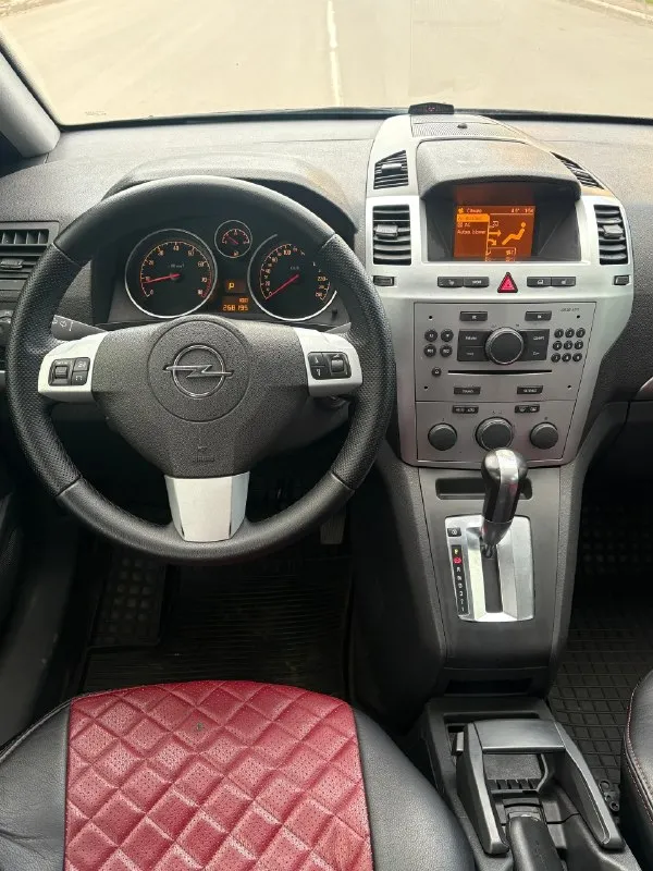 Продаю opel зафира opel zafira 2013 года рестайлинг 7_ми местная мотор 1.8 коробка автомат as in классический не робот не путайте пожалуйста в хорошем состоянии мотор масло не ест не дымит не троит коробка работает идеально есть спорт режим и зимний режим документы кристально чистые автотека зеленая без запретов залогов и штрафов цена 770.000 тысяч рублей торг реальному покупателю +79496073269 telegram +79496440125 telegram +79495388270 telegram. 📞 звоните: +7(949)6073269 - фотография - 8