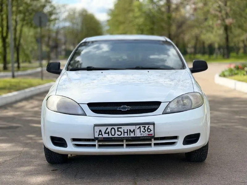 Продаётся chevrolet lacetti — надёжный и ухоженный автомобиль основные характеристики: * год выпуска: 2010 * двигатель: 1.4 л (бензин) * коробка передач: механика * состояние: отличное, не требует вложений * комплектация: кондиционер, гидроусилитель руля описание: автомобиль в отличном техническом состоянии. двигатель работает ровно, коробка передач переключается четко, без посторонних шумов. кузов без серьезных дефектов, салон чистый и ухоженный. машина полностью обслужена и готова к эксплуатации. документы: полный порядок, всё чисто. цена: 530 000 ₽ контакты для связи: ☎ телефон / whatsapp / telegram: 📞 +7 (949) 910-02-20 📞 +7 (909) 408-88-98 - фотография - 1