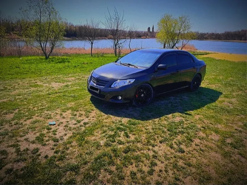 Автомобиль: toyota corolla. год выпуска: 2007. пробег: 206 тыс. двигатель: 1.6 коробка: робот (работает отлично) цена: 750 000 ( торг реальному покупателю) автомобиль в хорошем техническом состоянии! ⚫чёрный на чёрном🔥 приятный салон, отличная музыка, диски r18 с 2мя комплектами резины (лето новое), установлена новая передняя оптика с дорогим освещением, установлены линзованные противотуманки с дорогими лампами (освещение отличное), подвеска стоит спортивная (не колхоз) много домов: оставляю с автомобилем! не разу, не подводила в дороге + на дальние расстояния есть круиз-контроль, который делает поездку максимально комфортной. авто выглядит просто 💣💥 от машины не избавлюсь (езжу каждый день), продаю не спеша! сделано то (масло, колодки в круг, фильтра и заправлен кондиционер) обмен не интересует, осмотр г. донецк. дополнительные вопросы по телефону: +7-949-029-35-31 даниил. - фотография - 2