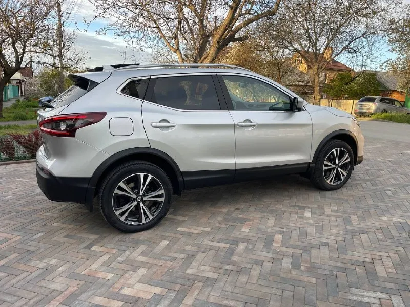 Nissan qashqai 2021г цена 1.900.000 торг мотор 2.0i (147 л. с.) акпп автомат привод fwd пробег 63 тыс один хозяин официальный авто, куплен и обслужен у оф. дилера колёса зима и лето салон кожа обогрев сидений обогрев руля климат контроль 2-ух зонный круиз контроль полноцветный дисплей led фары датчики давления в шинах датчики дождя и света колеса r18 электропривод зеркал парктроники, камеры 360* мультируль осмотр донецк телеграмм +79779106272 📞 звоните: +7(949)9717949 - фотография - 4