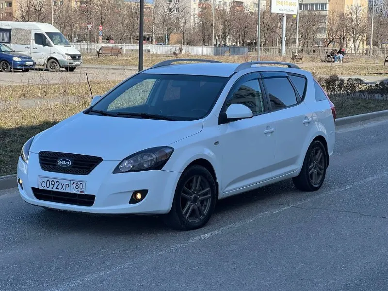 Продажа от собственика!!!автомобиль местный. продам kia ceed. автомобиль 2009г. выпуска. двигатель объемом 2.0 бензин, автоматическая коробка передач. состояние автомобиля отличное, кузов практически весь в заводском окрасе, есть две окрашенные детали косметические без шпаклёвки. двигатель, акпп, ходовая часть без капитала вложений абсолютно. автомобиль в максимальной комплектации есть все для комфортной эксплуатации, в автомобиле работает абсолютно всё автотека зелёная без единого дтп и выплат. документы кристально чистые переоформление на нового владельца без проблем. подробно про автомобиль расскажу по телефону либо при встрече. автомобиль находится в городе мариуполь.700тыс руб. +79497346358 +79649225253 сергей - фотография - 2