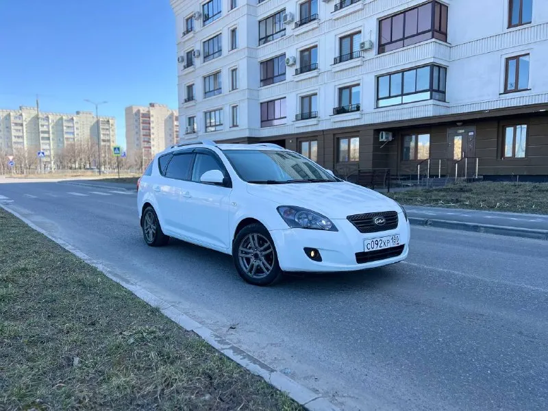 Продажа от собственика!!!автомобиль местный. продам kia ceed. автомобиль 2009г. выпуска. двигатель объемом 2.0 бензин, автоматическая коробка передач. состояние автомобиля отличное, кузов практически весь в заводском окрасе, есть две окрашенные детали косметические без шпаклёвки. двигатель, акпп, ходовая часть без капитала вложений абсолютно. автомобиль в максимальной комплектации есть все для комфортной эксплуатации, в автомобиле работает абсолютно всё автотека зелёная без единого дтп и выплат. документы кристально чистые переоформление на нового владельца без проблем. подробно про автомобиль расскажу по телефону либо при встрече. автомобиль находится в городе мариуполь.700тыс руб. +79497346358 +79649225253 сергей - фотография - 5
