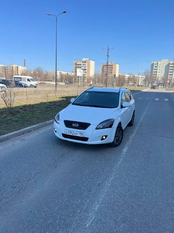 Продажа от собственика!!!автомобиль местный. продам kia ceed. автомобиль 2009г. выпуска. двигатель объемом 2.0 бензин, автоматическая коробка передач. состояние автомобиля отличное, кузов практически весь в заводском окрасе, есть две окрашенные детали косметические без шпаклёвки. двигатель, акпп, ходовая часть без капитала вложений абсолютно. автомобиль в максимальной комплектации есть все для комфортной эксплуатации, в автомобиле работает абсолютно всё автотека зелёная без единого дтп и выплат. документы кристально чистые переоформление на нового владельца без проблем. подробно про автомобиль расскажу по телефону либо при встрече. автомобиль находится в городе мариуполь.700тыс руб. +79497346358 +79649225253 сергей - фотография - 6