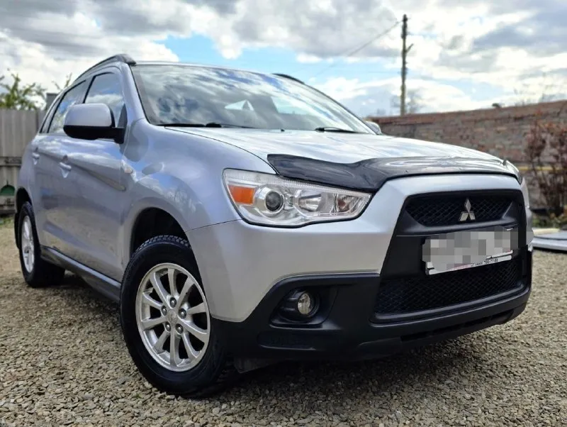 Продаю автомобиль mitsubishi asx 2011 года в отличном состоянии для своих лет. один владелец с момента покупки. без дтп родной пробег 200000. по кузову как на фото гнили ржавчины нет. мотор 1.6 механика. два комплекта ключей. то проходила во время по регламенту. есть сервисная книжка, заказ наряды. салон чистый ухоженный. по тех. части в данный момент вложений не требует. продажа с полным переоформлением. юридически чист. осмотр г. донецк звонить по номеру телефона +79490881846 или пишите в телеграмм если нет связи. цена 1070000. - фотография - 2