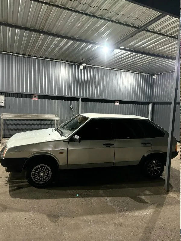 Продажа или обмен ваз 2109 1999г. на полном ходу, ходовая новая (стойки в круг все новый, пружины, сайлентблоки в круг новые, новые шаровые, новые рулевые тяги, новые шрузы), новая резина лето. мотор 1,5 масло не ест, по коробке нареканий нет, кулиса новая. по кузову пороги, дно, стаканы лонжероны всё целое. стоит простенькая музыка. по документам полное переоформление. цена: 155.000 rub, хороший торг у капота. находиться: старобешевский муниципальный округ, пгт новый свет. тел: +7 949 442-32-68 +7 952 566-51-96 📞 звоните: +7(949)4423268 - фотография - 3