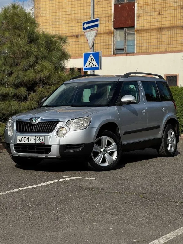 Skoda yeti 1.2 tsi dsg 2011 г. в. компакт-кроссовер с турбо мотором в идеальном состоянии родном окрасе и минимальным пробегом 79000км салон как в новом авто!!! за весь период 2 владельца, последние 10 лет владела женщина!!! в максимальной комплектации -подогрев сидений/зеркал/форсунок омывателя -двухзонный климат-контроль -хорошая штатная мультимедиа balero (aux/ bt) 8 динамиков -датчик света и дождя -круиз контроль -задний парктроник -серво/мульти руль -зеркало с авто затемнением -полный бортовой компьютер -подсветка поворотов -подсветка в зеркалах -заводская тонировка -задний ряд сидений-трансформер -два комплекта ключей -оригинальные диски r17 -сигнализация starline с автозапуском по авто сделано очень большое то /замена цепи грм/масла фильтра/обслужено dsg автомобиль полностью готов к долгой, без проблемной эксплуатации!!! торг у капота!!! цена 785 тыс. руб тг, вотсап +79493811593 звоните +79495082418(max) 📲 tg: @kloyastarlink 📞 звоните: +7(949)3811593 - фотография - 1