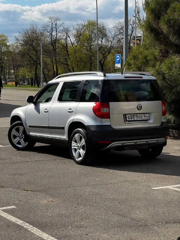 Skoda yeti 1.2 tsi dsg 2011 г. в. компакт-кроссовер с турбо мотором в идеальном состоянии родном окрасе и минимальным пробегом 79000км салон как в новом авто!!! за весь период 2 владельца, последние 10 лет владела женщина!!! в максимальной комплектации -подогрев сидений/зеркал/форсунок омывателя -двухзонный климат-контроль -хорошая штатная мультимедиа balero (aux/ bt) 8 динамиков -датчик света и дождя -круиз контроль -задний парктроник -серво/мульти руль -зеркало с авто затемнением -полный бортовой компьютер -подсветка поворотов -подсветка в зеркалах -заводская тонировка -задний ряд сидений-трансформер -два комплекта ключей -оригинальные диски r17 -сигнализация starline с автозапуском по авто сделано очень большое то /замена цепи грм/масла фильтра/обслужено dsg автомобиль полностью готов к долгой, без проблемной эксплуатации!!! торг у капота!!! цена 785 тыс. руб тг, вотсап +79493811593 звоните +79495082418(max) 📲 tg: @kloyastarlink 📞 звоните: +7(949)3811593 - фотография - 4