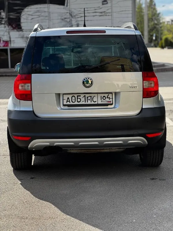 Skoda yeti 1.2 tsi dsg 2011 г. в. компакт-кроссовер с турбо мотором в идеальном состоянии родном окрасе и минимальным пробегом 79000км салон как в новом авто!!! за весь период 2 владельца, последние 10 лет владела женщина!!! в максимальной комплектации -подогрев сидений/зеркал/форсунок омывателя -двухзонный климат-контроль -хорошая штатная мультимедиа balero (aux/ bt) 8 динамиков -датчик света и дождя -круиз контроль -задний парктроник -серво/мульти руль -зеркало с авто затемнением -полный бортовой компьютер -подсветка поворотов -подсветка в зеркалах -заводская тонировка -задний ряд сидений-трансформер -два комплекта ключей -оригинальные диски r17 -сигнализация starline с автозапуском по авто сделано очень большое то /замена цепи грм/масла фильтра/обслужено dsg автомобиль полностью готов к долгой, без проблемной эксплуатации!!! торг у капота!!! цена 785 тыс. руб тг, вотсап +79493811593 звоните +79495082418(max) 📲 tg: @kloyastarlink 📞 звоните: +7(949)3811593 - фотография - 5