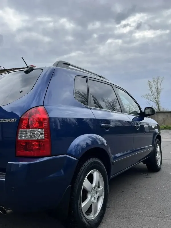 Hyundai tucson весь в заводском окрасе все остекление заводское 1 совбственик пробег :190,000( родной ) в дтп не участвовал корейская сборка год :2007 двигатель :2,0( масло не берет, не троит, не дымит ) коробка : механика ( все передачи втыкаются без хруста и вылетов ) ходовая часть вложений не требует передний привод комплектации : 12 подушек безопасности, кондиционер рабочий, противотуманный фары, 4-эл стеклоподъемника, эл- регулировка зеркал, abs, esp, корректор фар цена : 880,000 ( разумный торг у капота ) осмотре г снежное номер : +7949-792-17-35 max: +7918-538-47-12 📞 звоните: +7(949)7921735 - фотография - 5