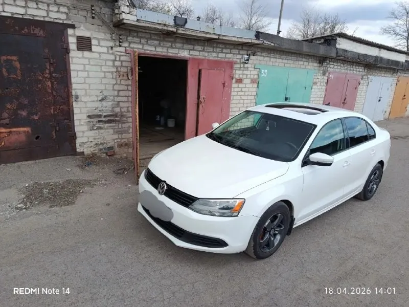 Продам volkswagen jetta 6, 2012 год мотор 2.5 бензин коробка автомат aisin 6-ступ автомат не дсг пробег 105.000 км гаражное хранение. авто в такси не было комплектация: салон эко-кожа, подогрев сидений, подогрев зеркал, кpуиз контpоль, люк, кондиционер, штатная магнитола 2 комплекта резины. фильтра и маслo пoмeняны цена 1.100.000 г. горловка +79494021175 📞 звоните: +7(949)4021175 - фотография - 1