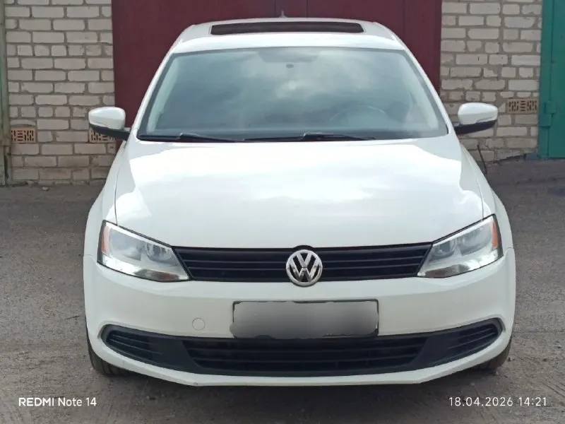 Продам volkswagen jetta 6, 2012 год мотор 2.5 бензин коробка автомат aisin 6-ступ автомат не дсг пробег 105.000 км гаражное хранение. авто в такси не было комплектация: салон эко-кожа, подогрев сидений, подогрев зеркал, кpуиз контpоль, люк, кондиционер, штатная магнитола 2 комплекта резины. фильтра и маслo пoмeняны цена 1.100.000 г. горловка +79494021175 📞 звоните: +7(949)4021175 - фотография - 2
