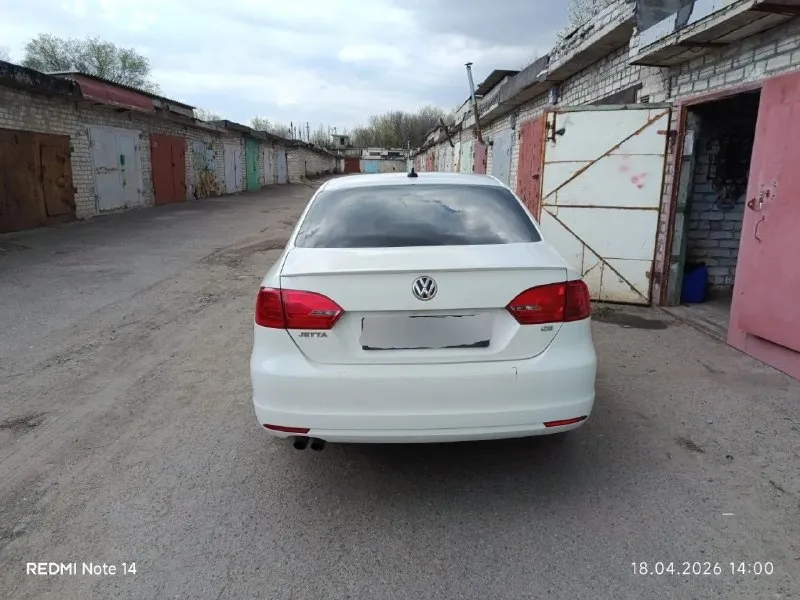 Продам volkswagen jetta 6, 2012 год мотор 2.5 бензин коробка автомат aisin 6-ступ автомат не дсг пробег 105.000 км гаражное хранение. авто в такси не было комплектация: салон эко-кожа, подогрев сидений, подогрев зеркал, кpуиз контpоль, люк, кондиционер, штатная магнитола 2 комплекта резины. фильтра и маслo пoмeняны цена 1.100.000 г. горловка +79494021175 📞 звоните: +7(949)4021175 - фотография - 3