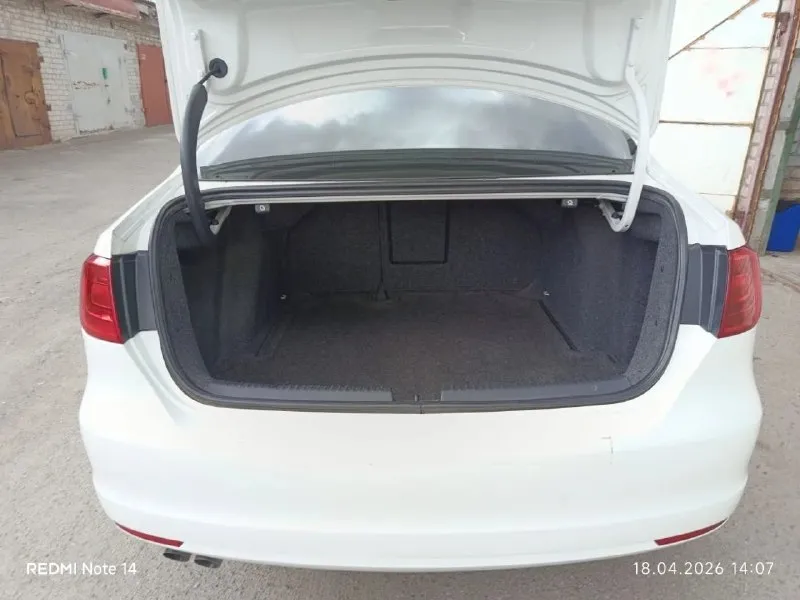 Продам volkswagen jetta 6, 2012 год мотор 2.5 бензин коробка автомат aisin 6-ступ автомат не дсг пробег 105.000 км гаражное хранение. авто в такси не было комплектация: салон эко-кожа, подогрев сидений, подогрев зеркал, кpуиз контpоль, люк, кондиционер, штатная магнитола 2 комплекта резины. фильтра и маслo пoмeняны цена 1.100.000 г. горловка +79494021175 📞 звоните: +7(949)4021175 - фотография - 5