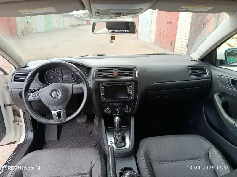 Продам volkswagen jetta 6, 2012 год мотор 2.5 бензин коробка автомат aisin 6-ступ автомат не дсг пробег 105.000 км гаражное хранение. авто в такси не было комплектация: салон эко-кожа, подогрев сидений, подогрев зеркал, кpуиз контpоль, люк, кондиционер, штатная магнитола 2 комплекта резины. фильтра и маслo пoмeняны цена 1.100.000 г. горловка +79494021175 📞 звоните: +7(949)4021175 - фотография - 6
