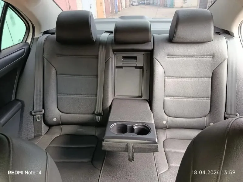 Продам volkswagen jetta 6, 2012 год мотор 2.5 бензин коробка автомат aisin 6-ступ автомат не дсг пробег 105.000 км гаражное хранение. авто в такси не было комплектация: салон эко-кожа, подогрев сидений, подогрев зеркал, кpуиз контpоль, люк, кондиционер, штатная магнитола 2 комплекта резины. фильтра и маслo пoмeняны цена 1.100.000 г. горловка +79494021175 📞 звоните: +7(949)4021175 - фотография - 7