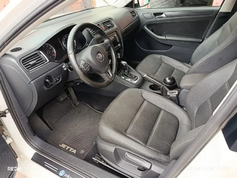 Продам volkswagen jetta 6, 2012 год мотор 2.5 бензин коробка автомат aisin 6-ступ автомат не дсг пробег 105.000 км гаражное хранение. авто в такси не было комплектация: салон эко-кожа, подогрев сидений, подогрев зеркал, кpуиз контpоль, люк, кондиционер, штатная магнитола 2 комплекта резины. фильтра и маслo пoмeняны цена 1.100.000 г. горловка +79494021175 📞 звоните: +7(949)4021175 - фотография - 8