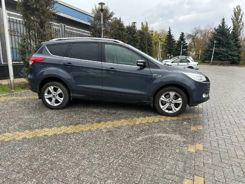 Продам ford kuga2 2014г, 1.6 экобуст, классический автомат, полный привод. 161 тысяч родного пробега. машина в предмаксимальной комплектации. двигатель, коробка, ходовая в отличном состоянии. никаких вложений машина не требует сел и поехал. сигнализация с автозапуском, 2 комплекта ключей. на 180 регионе я хозяин. то проходила своевременно по кузову полным порядок салон в отличном состоянии 10 из 10 масло не жрёт. машина в дтп не участвовала цена : 1 050 000 ( без торга, цена и так сильно снижена в связи с срочной продажей ) +7949 46 40 912 📞 звоните: +7(949)4640912 - фотография - 2