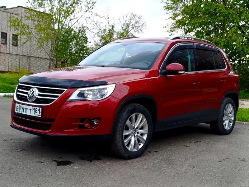 Продаю свой автомобиль. ✅ volkswagen tiguan sport 2009г✅ пробег 180000км✅ я собственник. ✅ автомобиль в идеальном состоянии. ✅ таких на рынке единицы остались. ✅ авто гаражного хранения✅ машина пригнана с краснодара не москва, каких половина на рынке. ✅ соответственно коррозии рыжиков нет и не было нигде. ✅ своевременное обслуживание всех узлов и агрегатов. масло 5/30 замена каждые 7-8 тысяч километров✅ замена всех цепей грм на оригинальные была произведена на 150000 километров пробега. ✅ так-же была замена всех технических жидкостей: в коробке, редукторах, муфты полного привода. ✅ автомобиль весь в заводском окрасе. ✅ любые проверки пробега и технического состояния за ваш счет✅ цена данного автомобиля 1300000✅ торг с покупателем на месте. ✅ ☎️+79591077401✅ 📞 звоните: +7(959)1077401 - фотография - 2