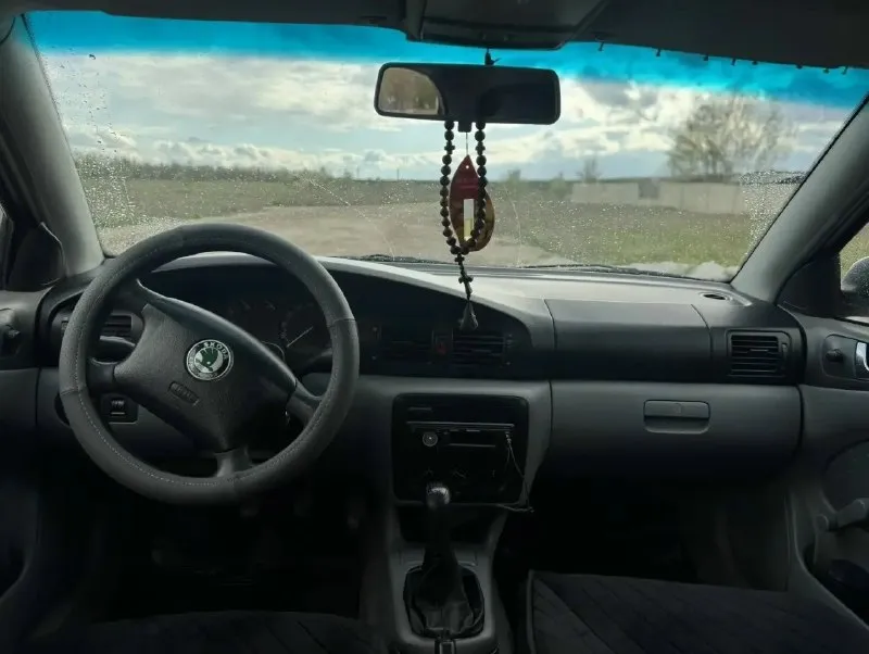 ❗️продам skoda octavia a4, 2001 года выпуска❗️ ✅ : 1.9 sdi ✅тех. осмотр пройден !! ✅продажа с гос. номером. ✅пробег 400к ( мотор после кап. ремонта проехал ~15к ) ✅днище, стаканы идеал. по лкп есть возрастные косяки, все видно на фото. ✅салон ухоженный, не прокурен. ✅лобовое без сколов и трещин ✅ , коробка в хорошем состоянии ✅ходовая в отличном состоянии ✅резина лето и зима в отличном состоянии ✅я собственник, переоформление без проблем! ❗️вписан фаркоп ( отдам в комплекте ). отдам задние стойки с пружинами. цена: 365.000 осмотр: г. луганск +7 959 152 0353 📞 звоните: +7(959)1520353 - фотография - 1