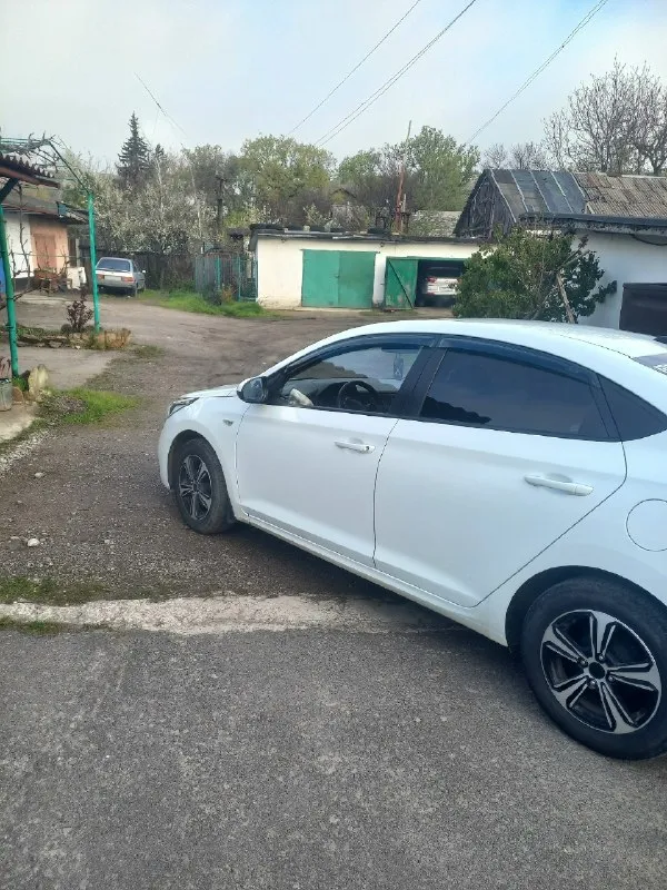 Продам солярис 2 2017г.146т родного пробега, мотор 1,6 акпп, комлектация предмаксимальная, зелёная автотека, вся в родне, линзованый заводской свет с автоматической подсветкой поворотов, стекла завод, обогревом всего плюс обогрев задних сидений, кат на месте в отличном состоянии, датчик света, есп, абс, трмс, акпп и мотор 5+, ходовая завод 5+, вся обслуженая до мелочей заменены все рабочие жидкости плюс колодки, масло зик 5-30 fe, от замены до замены каждая 5 замена халява так как масло не ест, катушки завод, свечи замена 2т назад как и масло, на 120 и 140 замена масла зик сп4 частично, диагностическая карта действительна до 07.05.2027,техосмотр делал в 2025 при покупке авто, любые проверки, эндоскопия цилиндров сделана ни каких задаром заводской хон, цена данного авто 1мл,390т, торг возле авто, сервисные книги, два ключа, сигнализация стайрлайн с авто заводом, все вопросы по тел +79494788945, макс, телега на этом номере, если вы ищите авто без вложений вам сюда, антикор 📞 звоните: +7(949)4788945 - фотография - 3