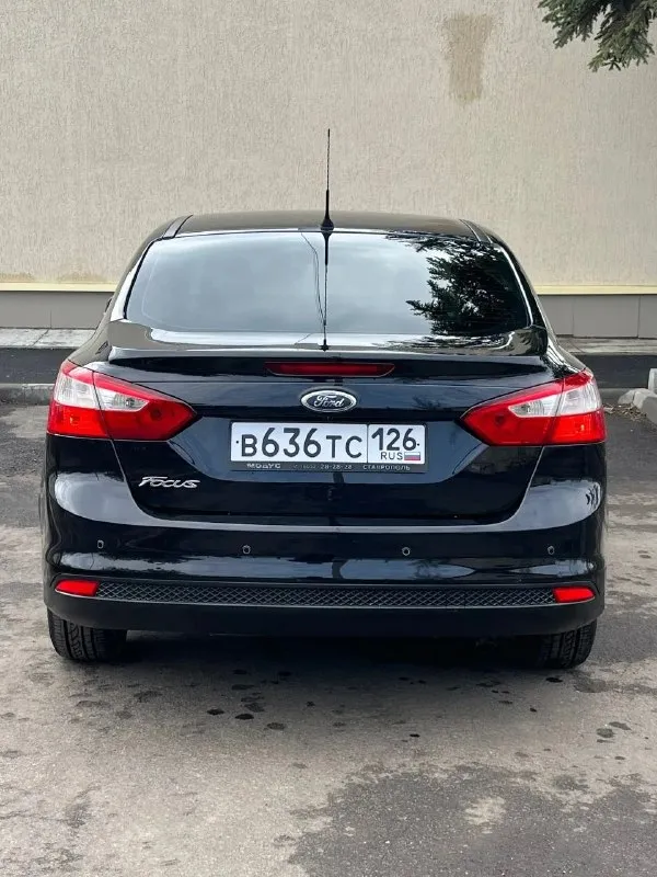 Продам ford focus 3. 2012г. в. 1.6 на 105л. с., на механике, самая надежная связка. 205000км. родного пробега. авто в идеальном состоянии по всем параметрам. кузов без вздутостей, ржавчин, царапин. салон без потертостей, грязи, дыр и т. д. двигатель масло не расходует вообще, не троит, не дизелит, катализатор удален и прошита под евро 2,масло нигде не течет. кпп так же в идеале, сцепа как новая. по ходовой без стуков. заменен ремень грм, помпа, масло двс и подушки. готов на любые проверки. в авто работает абсолютно все, включая кондиционер. резина лето новая. автотека зеленая. территориально старобешево/донецк 835 000 руб. вопросы по тф. +7 949 337 07 37 +7 949 318 50 79 - фотография - 2