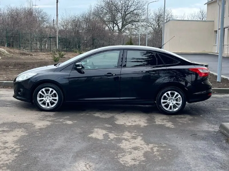 Продам ford focus 3. 2012г. в. 1.6 на 105л. с., на механике, самая надежная связка. 205000км. родного пробега. авто в идеальном состоянии по всем параметрам. кузов без вздутостей, ржавчин, царапин. салон без потертостей, грязи, дыр и т. д. двигатель масло не расходует вообще, не троит, не дизелит, катализатор удален и прошита под евро 2,масло нигде не течет. кпп так же в идеале, сцепа как новая. по ходовой без стуков. заменен ремень грм, помпа, масло двс и подушки. готов на любые проверки. в авто работает абсолютно все, включая кондиционер. резина лето новая. автотека зеленая. территориально старобешево/донецк 835 000 руб. вопросы по тф. +7 949 337 07 37 +7 949 318 50 79 - фотография - 6