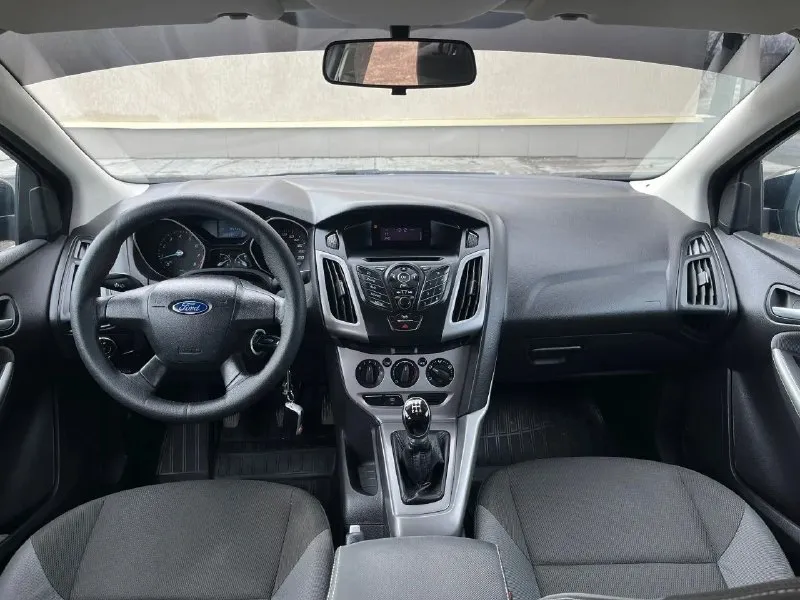 Продам ford focus 3. 2012г. в. 1.6 на 105л. с., на механике, самая надежная связка. 205000км. родного пробега. авто в идеальном состоянии по всем параметрам. кузов без вздутостей, ржавчин, царапин. салон без потертостей, грязи, дыр и т. д. двигатель масло не расходует вообще, не троит, не дизелит, катализатор удален и прошита под евро 2,масло нигде не течет. кпп так же в идеале, сцепа как новая. по ходовой без стуков. заменен ремень грм, помпа, масло двс и подушки. готов на любые проверки. в авто работает абсолютно все, включая кондиционер. резина лето новая. автотека зеленая. территориально старобешево/донецк 835 000 руб. вопросы по тф. +7 949 337 07 37 +7 949 318 50 79 - фотография - 7
