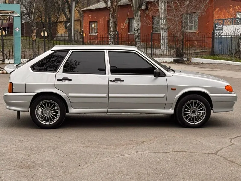 Продам ваз 2114 1.6 8v 2013 год выпуска пробег 116-000 тыс автомобиль покупал новым из автосалона состояние новой машины без вмятин царапин не гнилой ржавчины нет!!! не бит не крашен!!! ходовая часть вся обслужена. резина новая летняя диски r15 комплектация люкс с подогревом сидений один хозяин с автосалона авто не пригон!!! местная любое оформление 2 стекла подъемника цена 415-000₽ +7-949-339-39-59 реальному покупателю торг. - фотография - 3