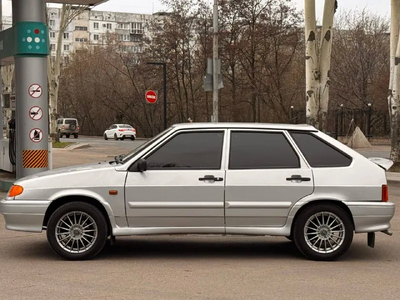 Продам ваз 2114 1.6 8v 2013 год выпуска пробег 116-000 тыс автомобиль покупал новым из автосалона состояние новой машины без вмятин царапин не гнилой ржавчины нет!!! не бит не крашен!!! ходовая часть вся обслужена. резина новая летняя диски r15 комплектация люкс с подогревом сидений один хозяин с автосалона авто не пригон!!! местная любое оформление 2 стекла подъемника цена 415-000₽ +7-949-339-39-59 реальному покупателю торг. - фотография - 4
