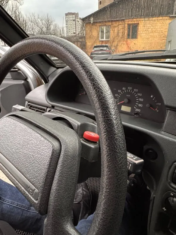 Продам ваз 2114 1.6 8v 2013 год выпуска пробег 116-000 тыс автомобиль покупал новым из автосалона состояние новой машины без вмятин царапин не гнилой ржавчины нет!!! не бит не крашен!!! ходовая часть вся обслужена. резина новая летняя диски r15 комплектация люкс с подогревом сидений один хозяин с автосалона авто не пригон!!! местная любое оформление 2 стекла подъемника цена 415-000₽ +7-949-339-39-59 реальному покупателю торг. - фотография - 9