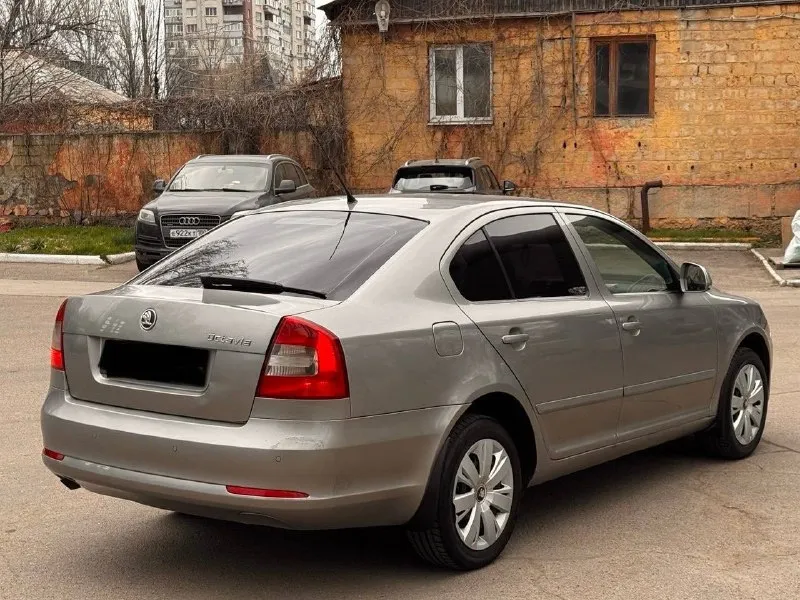 Продам skoda octavia a5 рейсталинг 1.6 бензин год выпуска 2010 состояние идеальное. без рыжиков сервисные книги. вложений не требует! 2 владельца за все время! любое оформление! салон не затертый не порваный резина хорошая летняя авто полностью обслужена до мелочей мотор работает ровно. коробка переключает идеально климат контроль работает кондиционер так же работает все жидкости заменены! стекла все родные каждая кнопка работает) цена 760-000₽ торг реальным покупателям! +7-949-794-46-27 остольные вопросы по телефону звоните в любое время. - фотография - 2