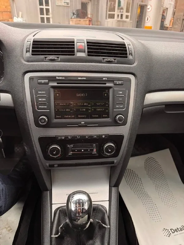 Продам skoda octavia a5 рейсталинг 1.6 бензин год выпуска 2010 состояние идеальное. без рыжиков сервисные книги. вложений не требует! 2 владельца за все время! любое оформление! салон не затертый не порваный резина хорошая летняя авто полностью обслужена до мелочей мотор работает ровно. коробка переключает идеально климат контроль работает кондиционер так же работает все жидкости заменены! стекла все родные каждая кнопка работает) цена 760-000₽ торг реальным покупателям! +7-949-794-46-27 остольные вопросы по телефону звоните в любое время. - фотография - 4