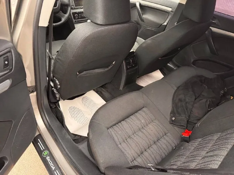 Продам skoda octavia a5 рейсталинг 1.6 бензин год выпуска 2010 состояние идеальное. без рыжиков сервисные книги. вложений не требует! 2 владельца за все время! любое оформление! салон не затертый не порваный резина хорошая летняя авто полностью обслужена до мелочей мотор работает ровно. коробка переключает идеально климат контроль работает кондиционер так же работает все жидкости заменены! стекла все родные каждая кнопка работает) цена 760-000₽ торг реальным покупателям! +7-949-794-46-27 остольные вопросы по телефону звоните в любое время. - фотография - 8