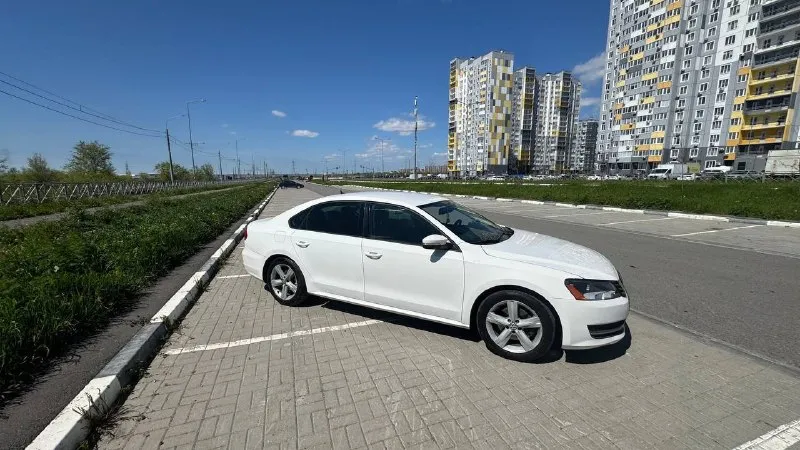 Volkswagen passat b7 (usa) 2013, 2.5 (170 л. с.), aisin ➕ газ. идеальный компромисс цена/ресурс/экономия. продаю passat b7 2013 года, американская сборка (usa). пробег 200 000 км. долго искал эту связку: двигатель 2.5 (5 цилиндров) и классический автомат aisin — самый живучий тандем, без dsg и проблемных tsi. делал машину для себя, машина в хорошем состоянии. тех. осмотр пройден. зимняя резина в подарок. цена: 1🍋360 +79493273411 павел 📲 tg: павел смирнов 📞 звоните: +7(949)3273411 - фотография - 9