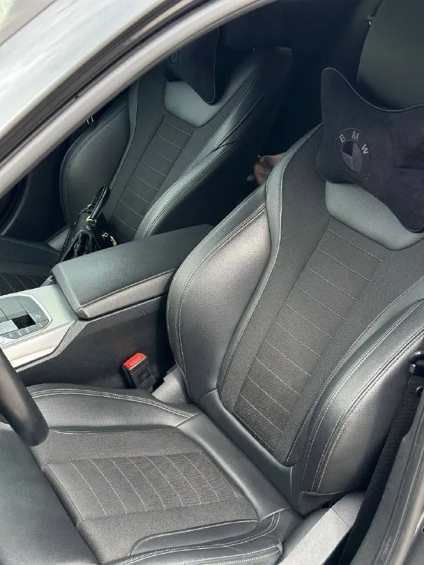 В продаже отличный немецкий седан. комфортный, спортивный bmw 3 в кузове g20. пробег 124 тыс 2л дизель автомобиль 2020года. двигатель самый надежный, дизельный. работает отлично, запускается без затруднений, не дымит и не троит. коробка классический автомат, не пинает, не буксует, работает без замечаний. подвеска и электроника работают штатно. по кузову весь в родной краске. кузов без дефектов, выглядит отлично. салон в отличном состоянии. комплектация богатая: led приборная панель с навигацией, полный мультируль, адаптивный круиз-контроль, двухзонный климат-контроль, запуск с кнопки, контроль удержания в полосе, предотвращение столкновений, слепые зоны и многое другое. юридически чист, вложений не требует. 2 ключа 3100000 осмотр в донецке +79493859588 +79493859586 +79493251271 📞 звоните: +7(949)3859588 - фотография - 2