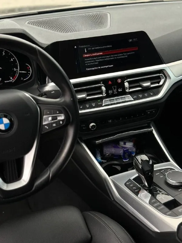 В продаже отличный немецкий седан. комфортный, спортивный bmw 3 в кузове g20. пробег 124 тыс 2л дизель автомобиль 2020года. двигатель самый надежный, дизельный. работает отлично, запускается без затруднений, не дымит и не троит. коробка классический автомат, не пинает, не буксует, работает без замечаний. подвеска и электроника работают штатно. по кузову весь в родной краске. кузов без дефектов, выглядит отлично. салон в отличном состоянии. комплектация богатая: led приборная панель с навигацией, полный мультируль, адаптивный круиз-контроль, двухзонный климат-контроль, запуск с кнопки, контроль удержания в полосе, предотвращение столкновений, слепые зоны и многое другое. юридически чист, вложений не требует. 2 ключа 3100000 осмотр в донецке +79493859588 +79493859586 +79493251271 - фотография - 6
