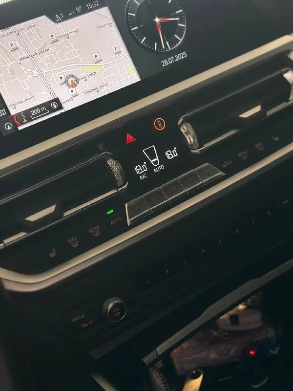 В продаже отличный немецкий седан. комфортный, спортивный bmw 3 в кузове g20. пробег 124 тыс 2л дизель автомобиль 2020года. двигатель самый надежный, дизельный. работает отлично, запускается без затруднений, не дымит и не троит. коробка классический автомат, не пинает, не буксует, работает без замечаний. подвеска и электроника работают штатно. по кузову весь в родной краске. кузов без дефектов, выглядит отлично. салон в отличном состоянии. комплектация богатая: led приборная панель с навигацией, полный мультируль, адаптивный круиз-контроль, двухзонный климат-контроль, запуск с кнопки, контроль удержания в полосе, предотвращение столкновений, слепые зоны и многое другое. юридически чист, вложений не требует. 2 ключа 3100000 осмотр в донецке +79493859588 +79493859586 +79493251271 - фотография - 9