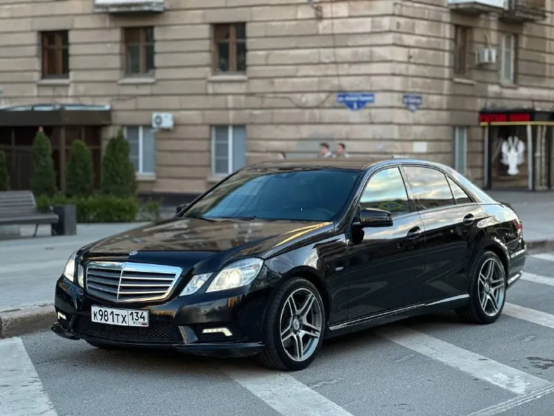 Mercedes benz w212 2010г 1.8 турбо цепи, фазики поменяны вся в родном окрасе за исключением двух позиций. амг пакет завод, черный потолок, контурная подцветка сел, поехал, автотека очень хорошая цена быстрым, до подготовки в авито 1.390.000 торг, кто приедет тот на ней и уедет сомнений нет. в авито на много дороже. салон комбинированная кожа с алькантарой. по всей информации по номеру +79495068949 достойное состояние, бережная эксплуатация ✅ 📲 tg: *_* 📞 звоните: +7(949)5068949 - фотография - 2