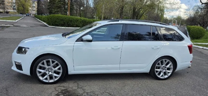 💰2 150 000₽ 📱+7 (949) 06 777 03 🚘пробег 185 тыс. км продается безупречный просторный автомобиль с оригинальным пробегом в кузове универсал, мечта для многих поклонников skoda и vag group в целом. отличная динамика от ресурсного мотора (cjsb ea888 1.8 gen3) (на данный момент это наиболее удачная и доработанная версия с уходом от детских болячек двс из линейки 1.8tsi) + полный привод реализованный на муфте haldex 5 последнего поколения* 4×4, это то чего так не хватает владельцам в vrs версиях для полноценного зацепа). данный мотор что для меня показательно ставился на audi tts до 2018 года. и в стоке выдавал 310л. с. запас для форсировки огромен, блок чугунина* без всякого алюминия и тем более алюсила как на новых 1.5tsi. ходит овер доxyja. ремонтопригоден максимально! коробка соответственно dq250, "мокрая" переваривает кучу момента и так же имеет огромный ресурс и потенциал для тюнинга. любое чип ателье, либо профильный сервис подтвердит эту инфу. увидив подобный проект с 📞 звоните: +7(949)0677703 - фотография - 4