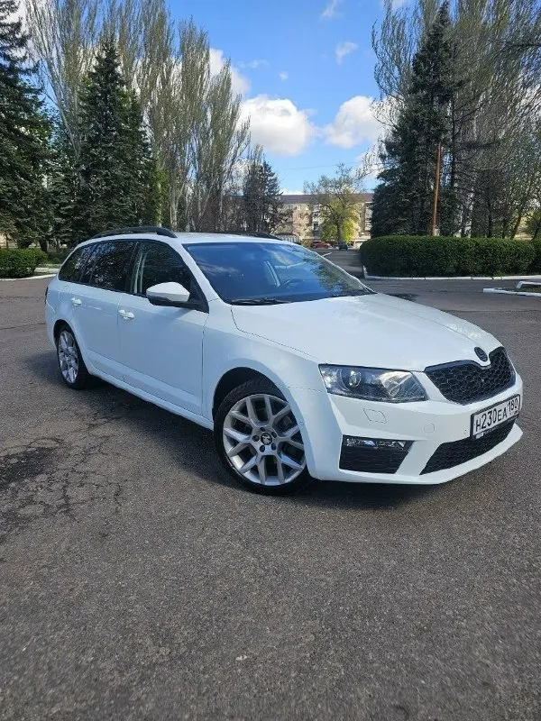 💰2 150 000₽ 📱+7 (949) 06 777 03 🚘пробег 185 тыс. км продается безупречный просторный автомобиль с оригинальным пробегом в кузове универсал, мечта для многих поклонников skoda и vag group в целом. отличная динамика от ресурсного мотора (cjsb ea888 1.8 gen3) (на данный момент это наиболее удачная и доработанная версия с уходом от детских болячек двс из линейки 1.8tsi) + полный привод реализованный на муфте haldex 5 последнего поколения* 4×4, это то чего так не хватает владельцам в vrs версиях для полноценного зацепа). данный мотор что для меня показательно ставился на audi tts до 2018 года. и в стоке выдавал 310л. с. запас для форсировки огромен, блок чугунина* без всякого алюминия и тем более алюсила как на новых 1.5tsi. ходит овер доxyja. ремонтопригоден максимально! коробка соответственно dq250, "мокрая" переваривает кучу момента и так же имеет огромный ресурс и потенциал для тюнинга. любое чип ателье, либо профильный сервис подтвердит эту инфу. увидив подобный проект с 📞 звоните: +7(949)0677703 - фотография - 5