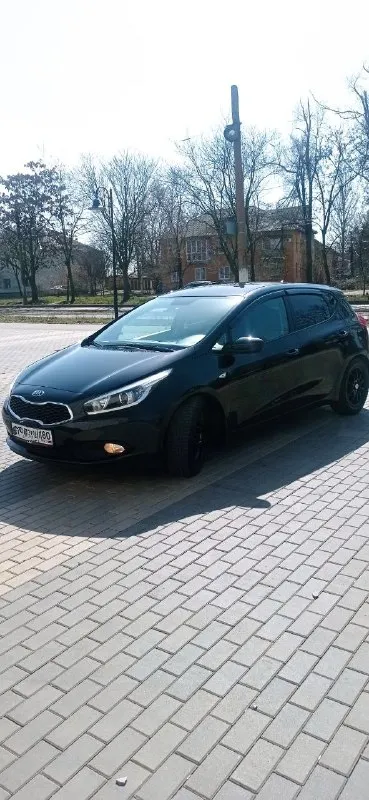 Kia сид 2014 года. 880₽ донецк. пробег оригинальный 170 т. не такси, не каршеринг, при осмотре покажем автотеку. отличное состояние, машина вся обслужена. по мотору и кпп проблем нет. кузов без рыжиков. все стекла заводские, включая лобовое. кондиционер работает. салон отличный, без дефектов. собственник по документам, любое оформление. торга нет. +79494850271 📲 tg: алексей 📞 звоните: +7(949)4850271 - фотография - 1