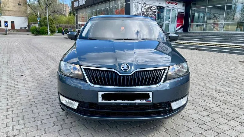 Skoda rapid без окрасов ! все стекла родные ! год 2015г кузов лифтбек # 1.6 бензиновый мрi (атмосферный) коробка механика 5ст. передний привод пробег 190.000 тыс. км (родной ) автотека зеленая 🧤 2 хозяин! комплектация климат контроль! подогрев сидений ! круиз контроль ! 4 эл. стеклоподъёмника ! бортовой компьютер ! обогрев заднего стекла! эл. зеркала с подогревом корректор фар! дхо! сигнализация ! би лэд в фарах! лэд птф! разъемы под aux usb! разъем 12v! магнитола bluetooth! мульти руль ! литые диски r15! 2 ключа ! ✅донецк. стоимость 950.000 торг!!! тел. +7 (949)5905326 📲 tg: sss$ 📞 +7(949)5905326 📲 tg: sss$ 📞 звоните: +7(949)5905326 - фотография - 2