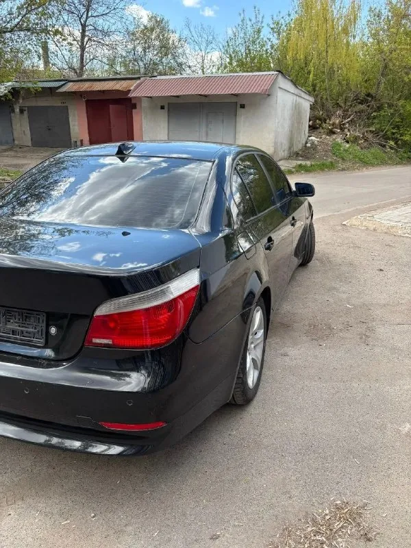 Продам bmw e60 двигатель 2.5 м54, работает тихо, не дымит и не цокотит. коробка автомат, переключает без задержек и пинков. ходовая без нареканий, очень мягкая и сбитая. по кузову без ржи, заводской пластик на днище так же в наличии. автомобиль в очень хорошем состоянии по технике, сел и поехал. по документам полное переоформление ( всю жизнь жила в анапе ) авто находится в г. донецк цена : 730.000₽ торг тел: +79493951090 - фотография - 3