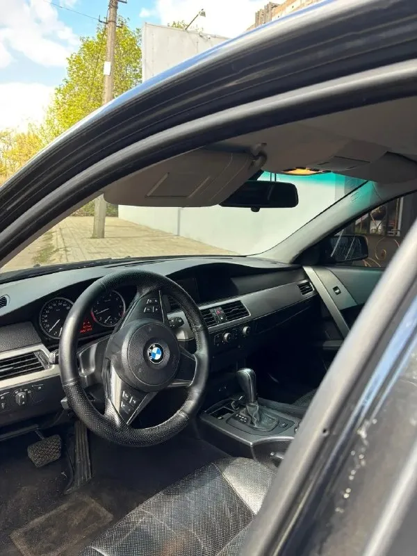 Продам bmw e60 двигатель 2.5 м54, работает тихо, не дымит и не цокотит. коробка автомат, переключает без задержек и пинков. ходовая без нареканий, очень мягкая и сбитая. по кузову без ржи, заводской пластик на днище так же в наличии. автомобиль в очень хорошем состоянии по технике, сел и поехал. по документам полное переоформление ( всю жизнь жила в анапе ) авто находится в г. донецк цена : 730.000₽ торг тел: +79493951090 - фотография - 6