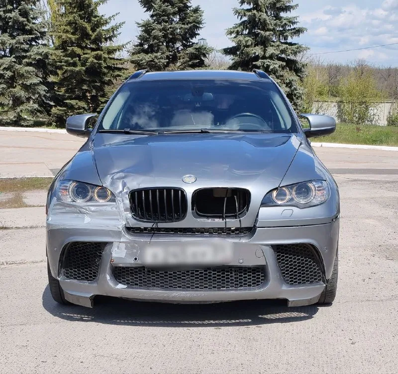 Продам автомобиль bmw x6 xdrive35i 2009г 3.0/at/306л. с автомобиль после небольшого дтп требует замены капота и переднего крыла геометрия кузова и другие агрегаты не нарушены до дтп автомобиль был в идеальном состоянии весь кузов в родном окрасе родной пробег 180.000км техника отличная двигатель 3.0 турбо бензин не троит не дымит коробка автомат переключает плавно не буксует не пинает ходовая часть без нареканий полностью обслужена чистый опрятный не затертый салон жирная комплектация документы в полном порядке любой вид оформления остальные вопросы по телефону осмотр г донецк цена 1.180.000р +79494640627 +79497929826 - фотография - 4