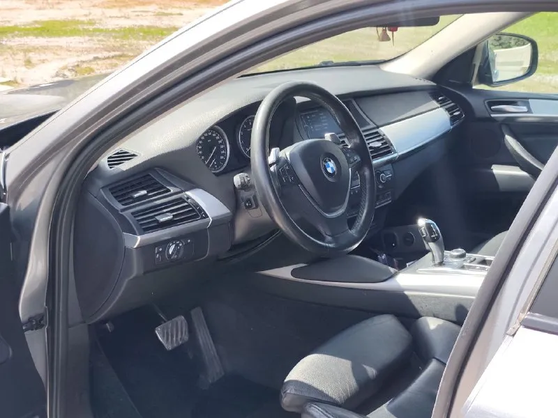 Продам автомобиль bmw x6 xdrive35i 2009г 3.0/at/306л. с автомобиль после небольшого дтп требует замены капота и переднего крыла геометрия кузова и другие агрегаты не нарушены до дтп автомобиль был в идеальном состоянии весь кузов в родном окрасе родной пробег 180.000км техника отличная двигатель 3.0 турбо бензин не троит не дымит коробка автомат переключает плавно не буксует не пинает ходовая часть без нареканий полностью обслужена чистый опрятный не затертый салон жирная комплектация документы в полном порядке любой вид оформления остальные вопросы по телефону осмотр г донецк цена 1.180.000р +79494640627 +79497929826 - фотография - 5