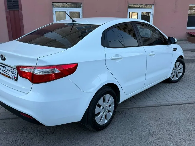 Продам kia rio 1.6 at 2013 года в донецке. пред максимальная комплектация. — пробег 180.000тыс. км — все заводские герметики на месте, кузов ровный без вмятин, после детейлинга —регулярное то — хорошая летняя резина —машина в отличном состоянии как внешне, так и технически. — залито свежее масло, фильтра, колодки, ✔️климат контроль ✔️подогрев сидений ✔️обогрев руля ✔️обогрев зоны дворников ✔️aux, usb, mp3 ✔️электро зеркала ✅зеркало с регистратором ✅камера заднего вида —двигатель работает отлично, тянет на отлично, масло не расходует, не дымит и не троит. —акпп работает отлично. ходовая часть в полном порядке, ничего не стучит, не гремит. тормозная система обслужена — салон в отличном состоянии, ничего не затерто, все работает, все включается. — за машиной очень хорошо следили. — полный пакет документов, без штрафов, залогов. 💰💰💰845.000 тыс. руб 📞 +79493175279 - фотография - 2